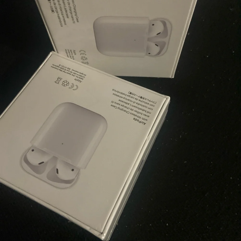 Apple Wireless Earbuds in White airpods